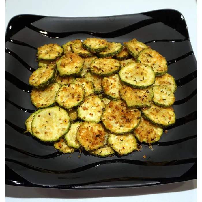 Oven-baked Zucchini Parmesan Crisps